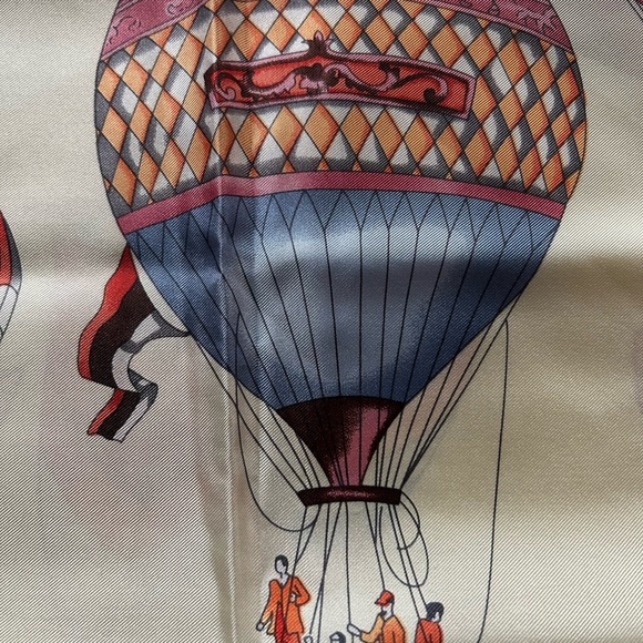 Authentic Hermes Scarf 100%silk  🧣 - Picture 7 of 16